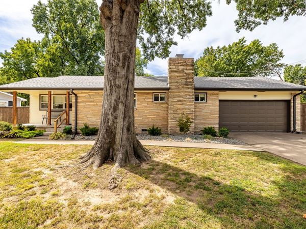 5622 S Columbia Avenue , Tulsa, OK 74105