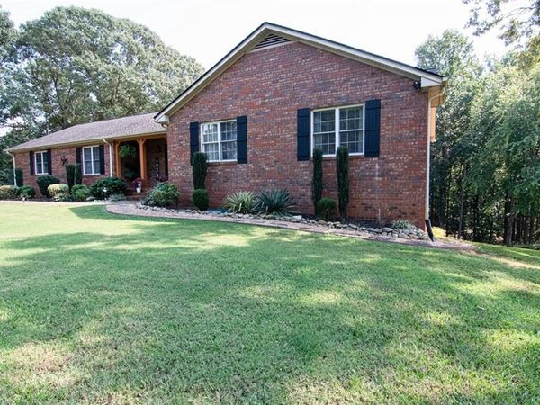 2714 Dorsey Peek Road , Gainesville, GA 30507