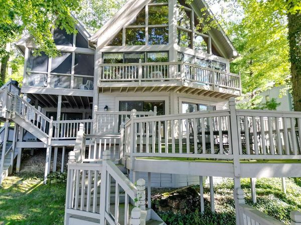 637 King Beach Drive , Howard, OH 43028