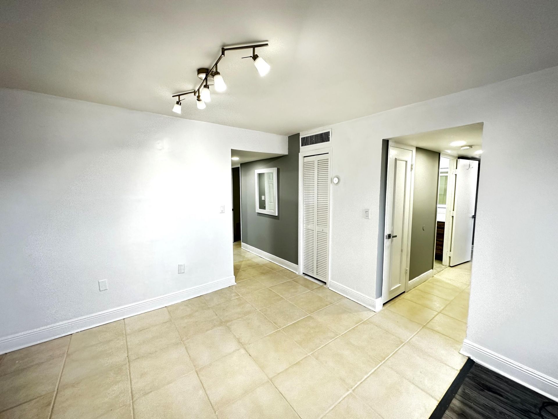 5050 NW 7th Street, Unit 602, Miami, FL 33126 Photo
