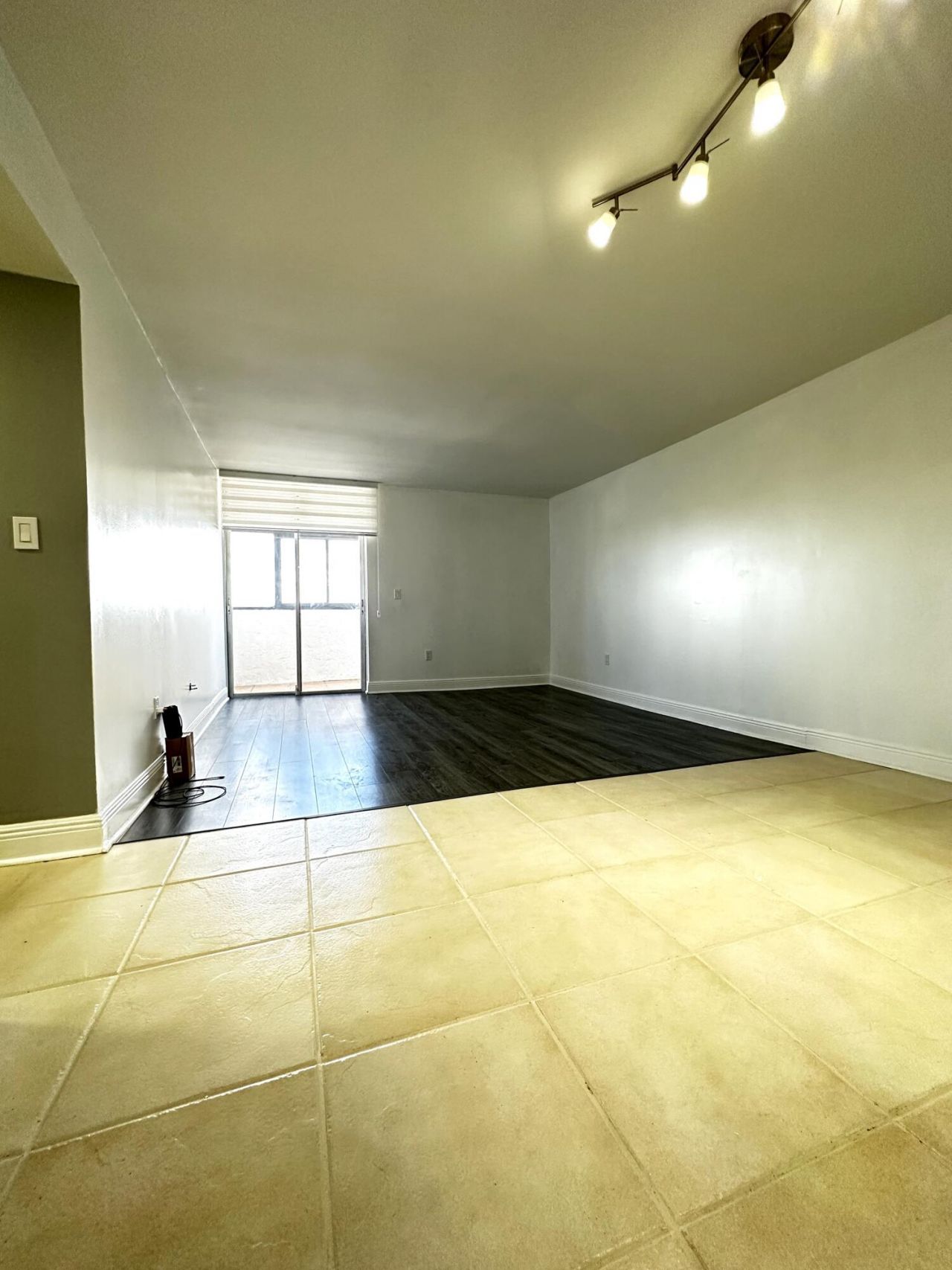 5050 NW 7th Street, Unit 602, Miami, FL 33126 Photo