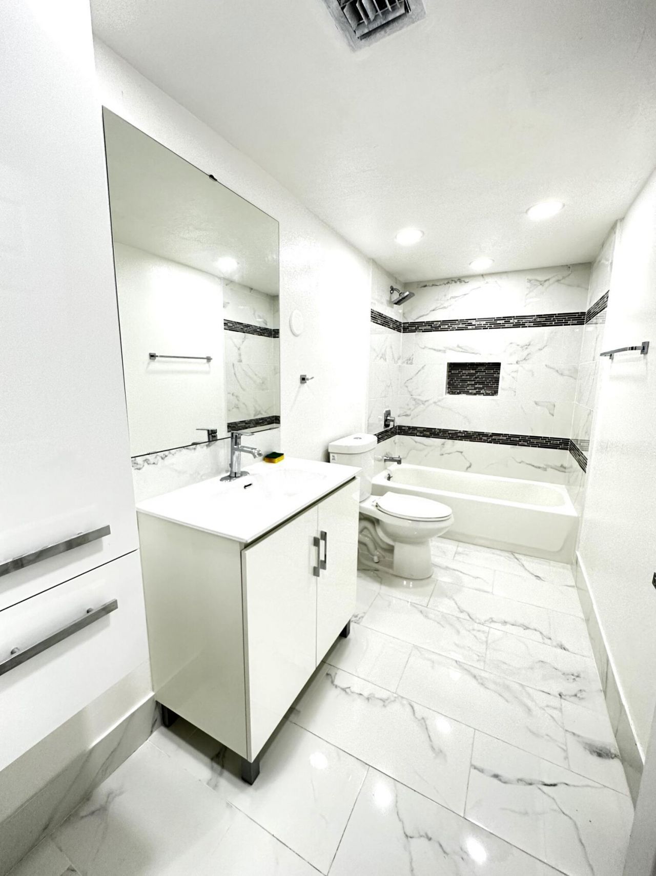 5050 NW 7th Street, Unit 602, Miami, FL 33126 Photo