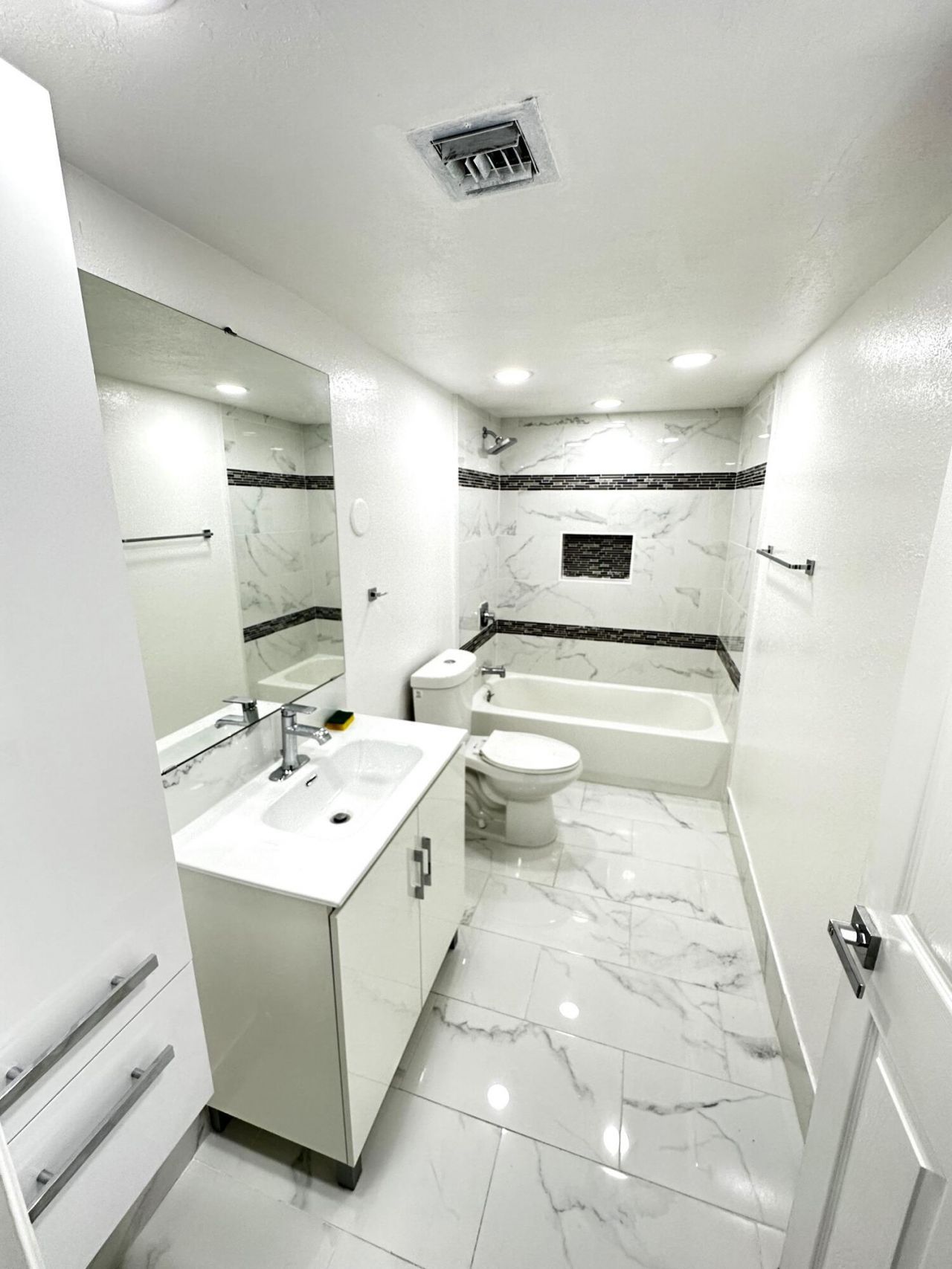 5050 NW 7th Street, Unit 602, Miami, FL 33126 Photo