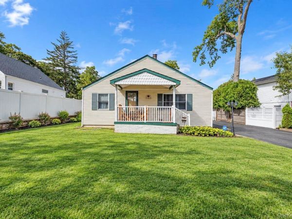11 Oak Street, Nesconset, NY 11767