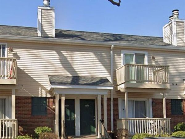 9119 N Swan Circle, Brentwood, MO 63144
