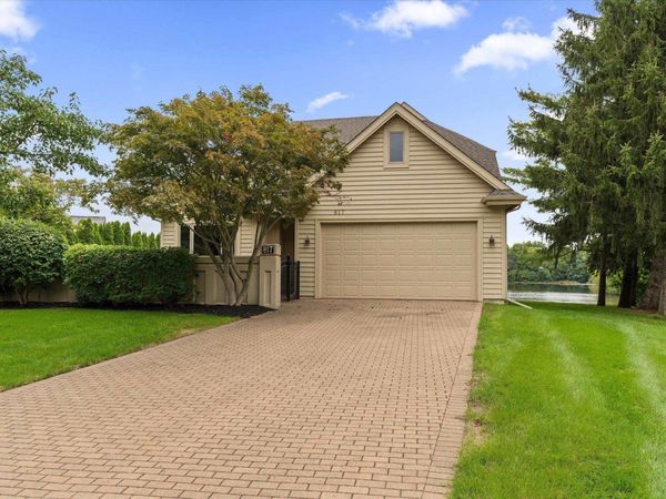 817 Bittersweet Cove Drive, Mishawaka, IN 46544