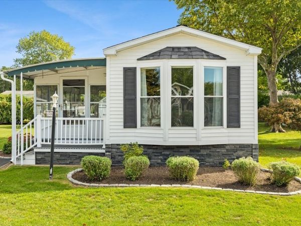6 Viola Dr, Plainville, MA 02762