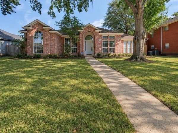 2912 Olympia Drive , Grand Prairie, TX 75052
