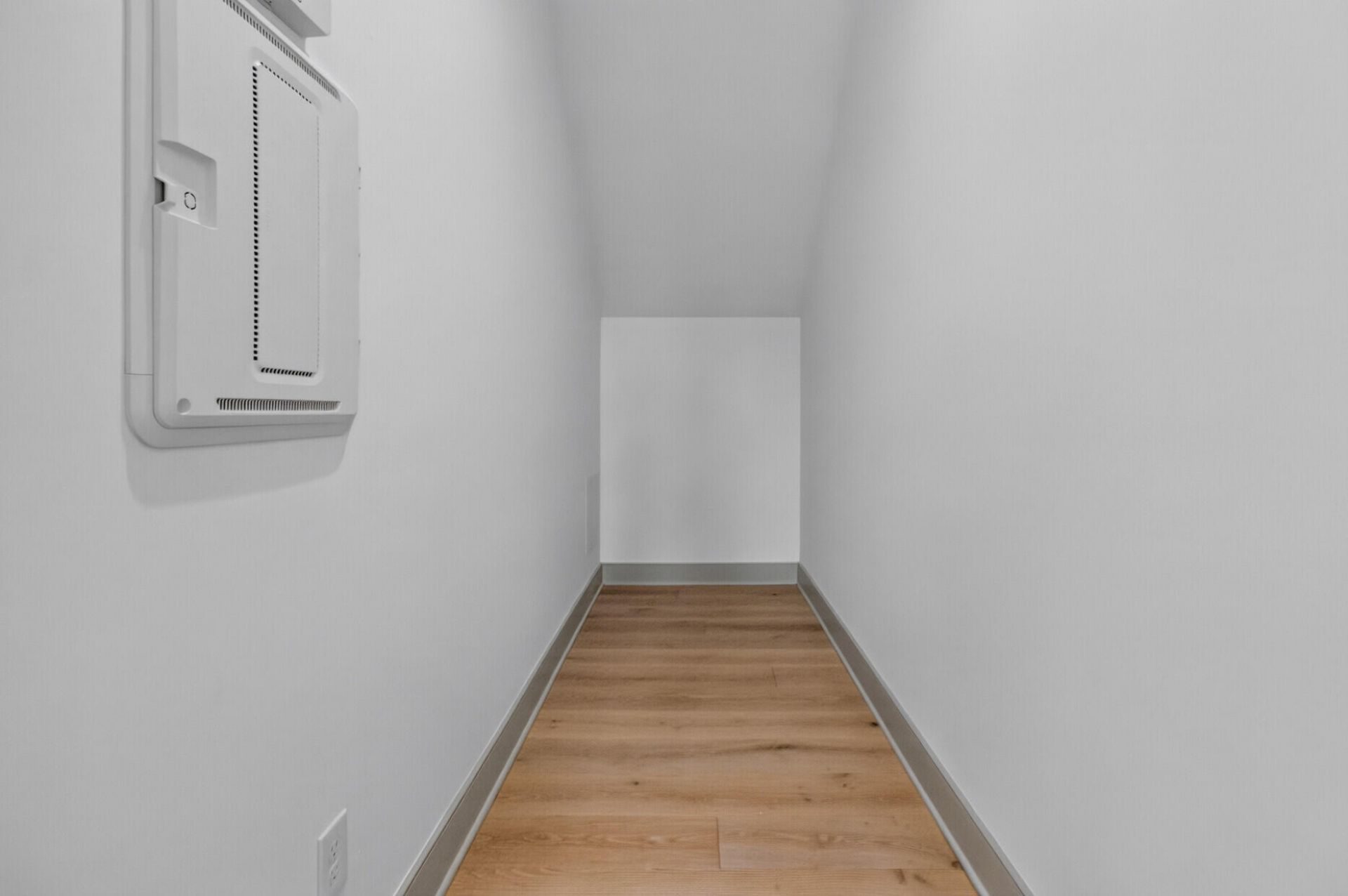 531 Helmsman Street Photo 24