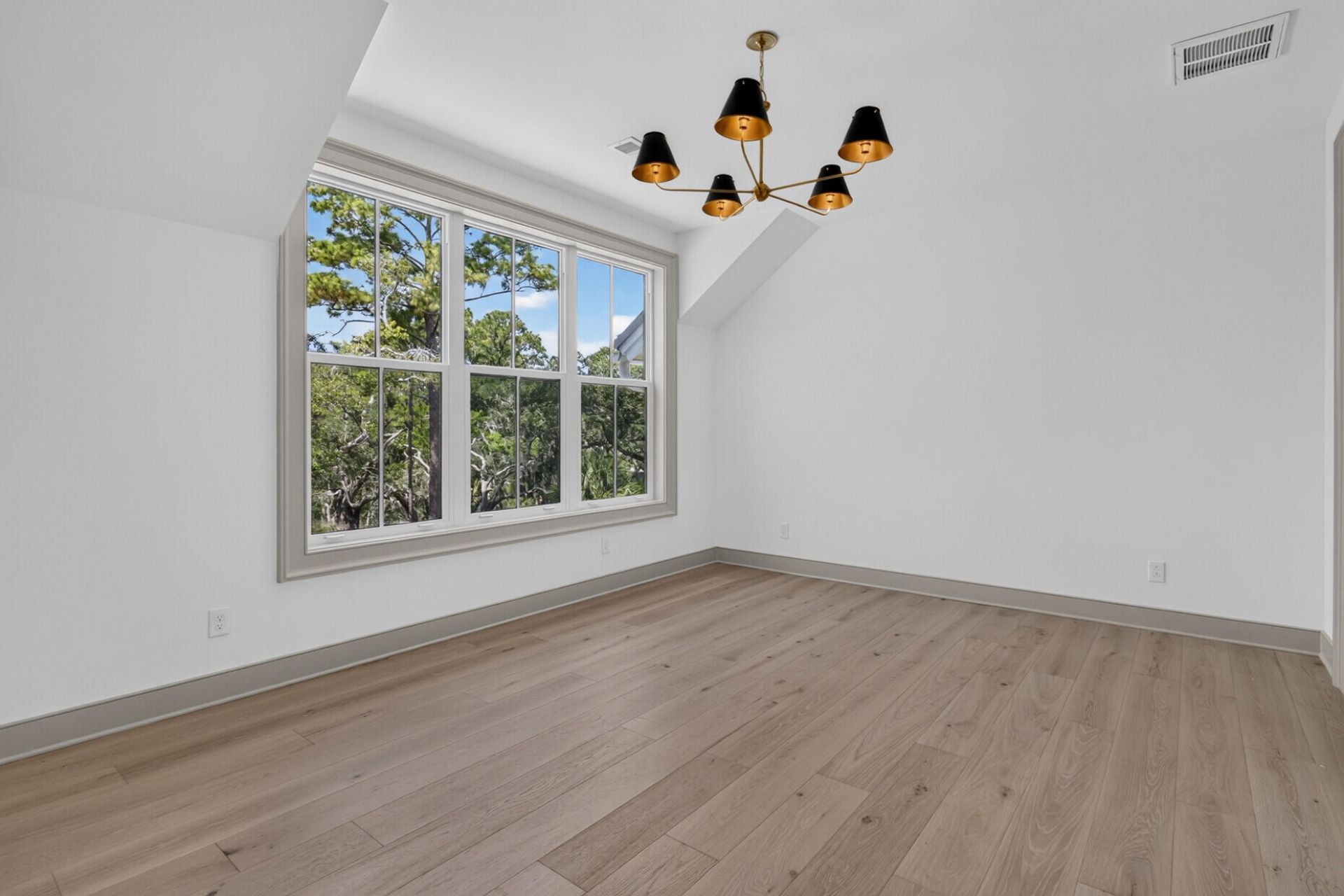 531 Helmsman Street Photo 32