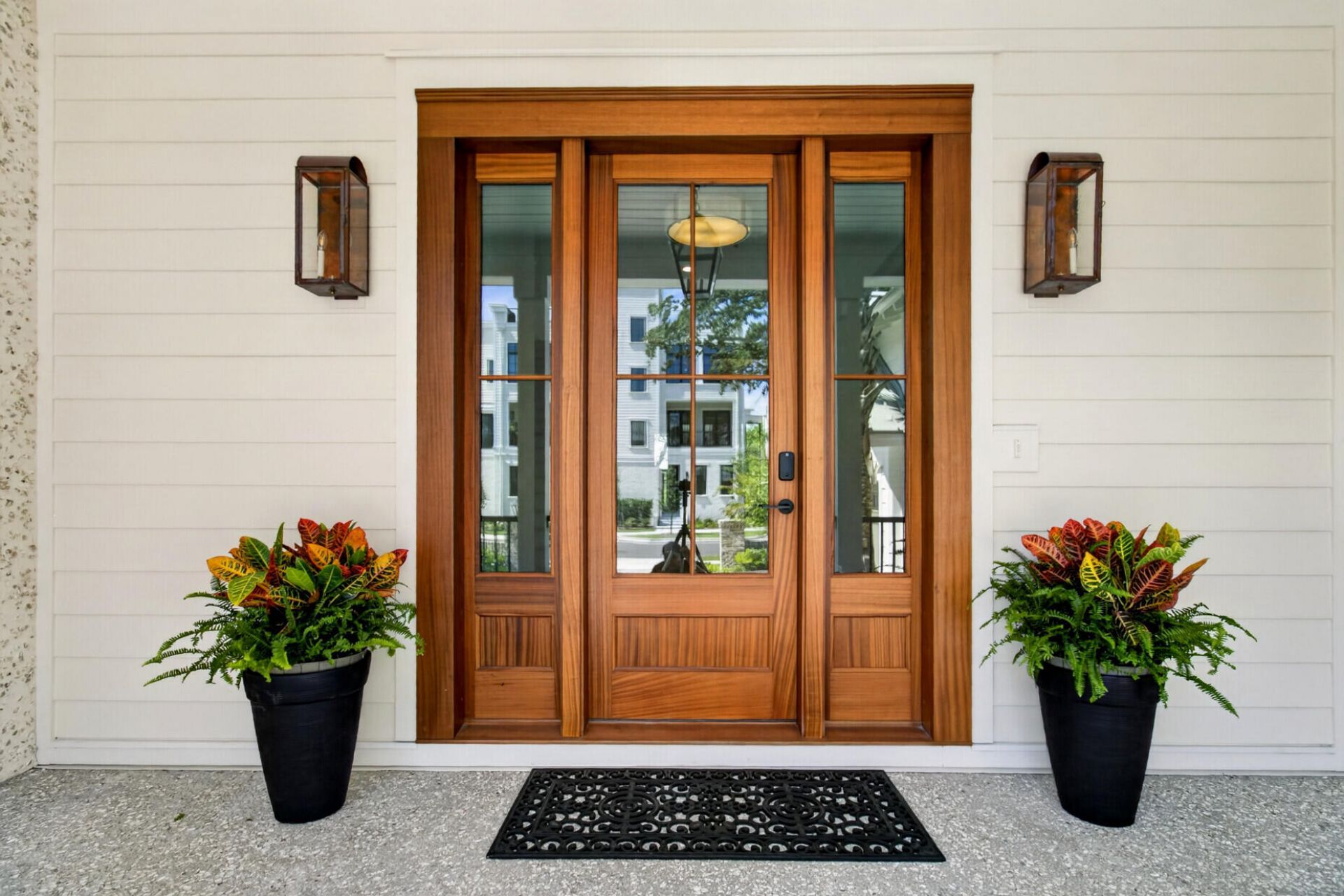 531 Helmsman Street Photo 6
