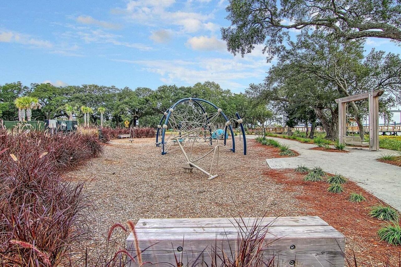 531 Helmsman Street Photo 64