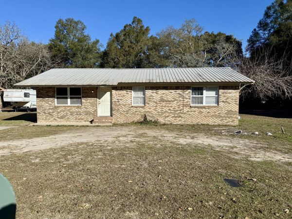 71 Constitution Avenue, DeFuniak Springs, FL 32433