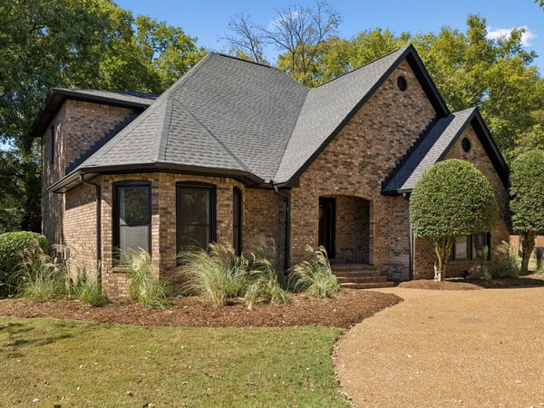 224 Pebble Glen Dr, Franklin, TN 37064