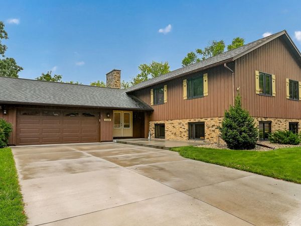 2228 Viking Drive NW, Rochester, MN 55901