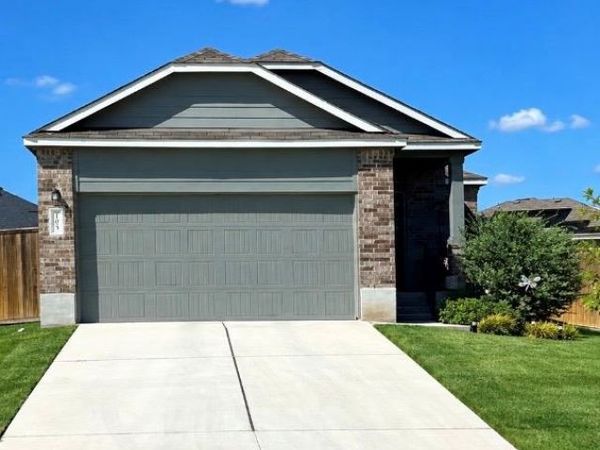 105 Pottersville LN, Jarrell, TX 76537