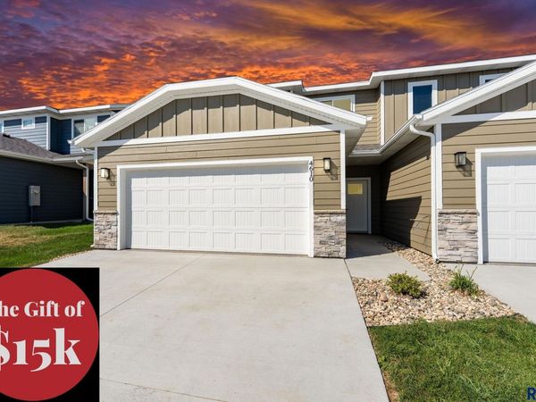 4610 E Whisper Ridge Pl, Sioux Falls, SD 57108