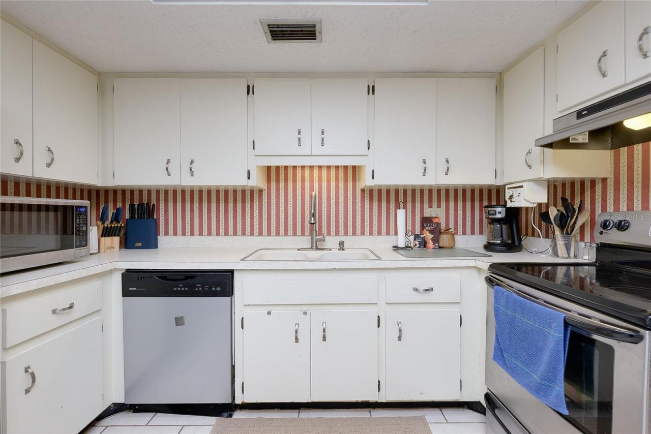 2013 38th Street W, Bradenton, FL 34205 Photo