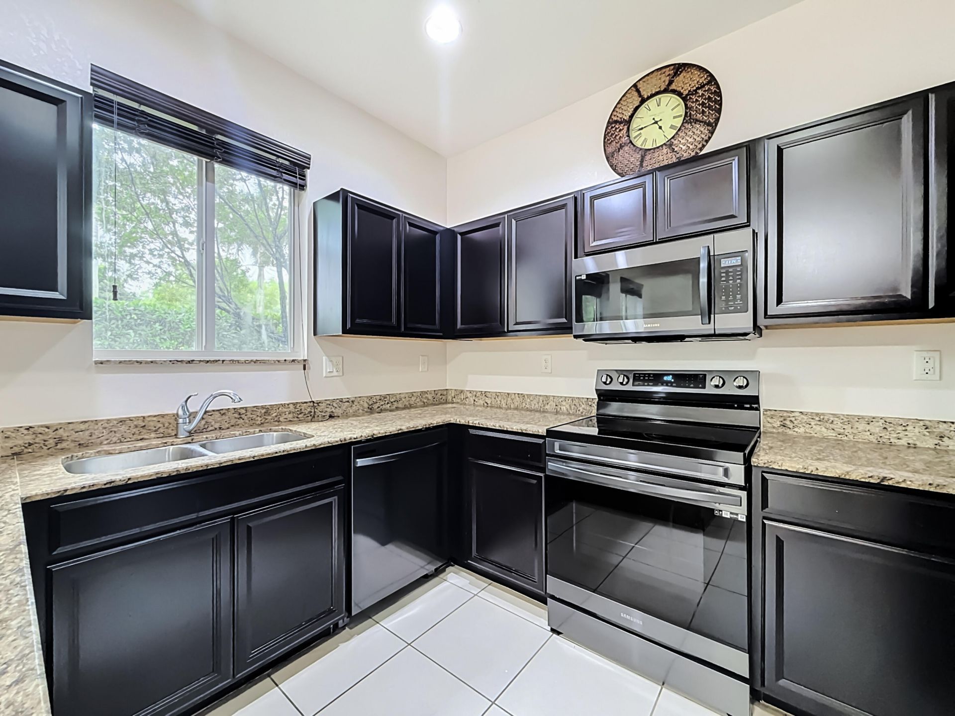 1366 NW 214th Terrace, Miami Gardens, FL 33169 Photo