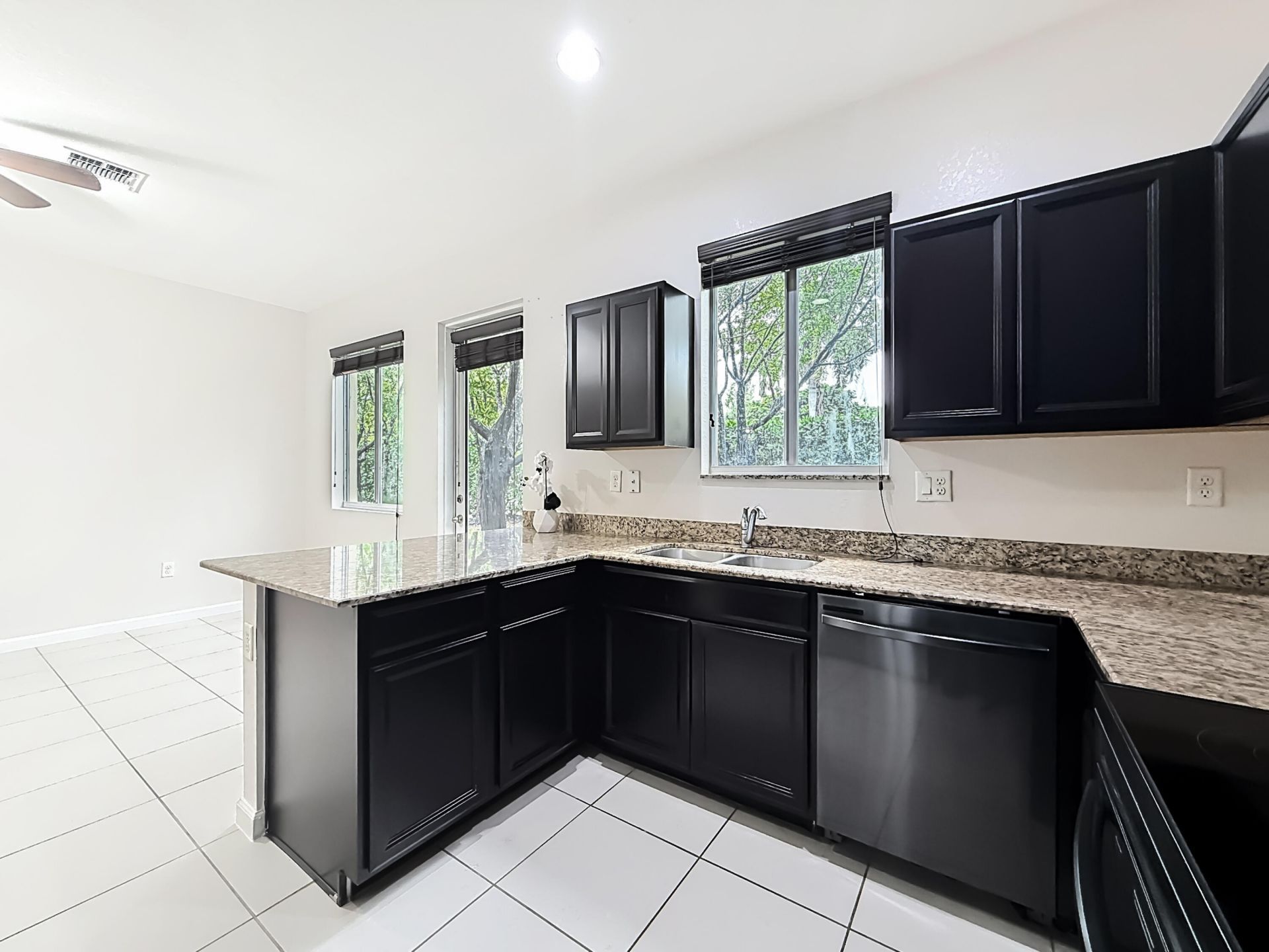 1366 NW 214th Terrace, Miami Gardens, FL 33169 Photo