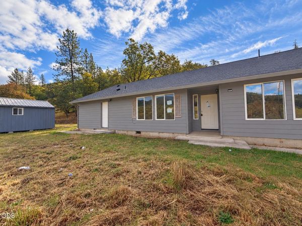1780 Wards Creek Road, Rogue River, OR 97537