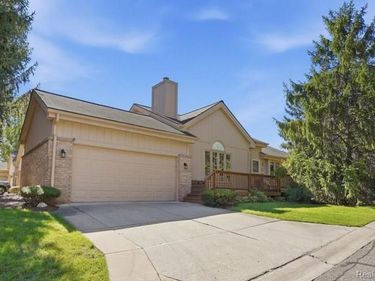 21895 River Ridge Trail, Farmington Hills, Mi 48335