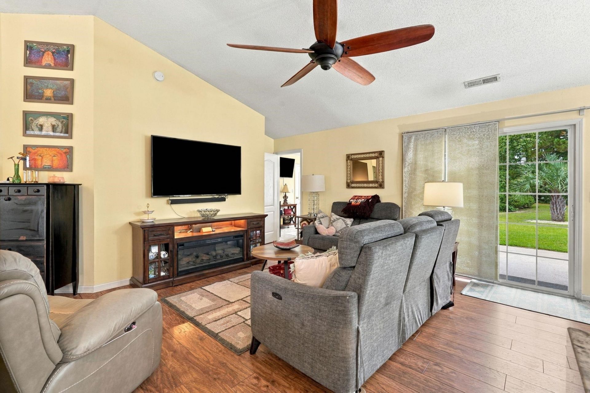 8002 Leeward Ln. Photo 14