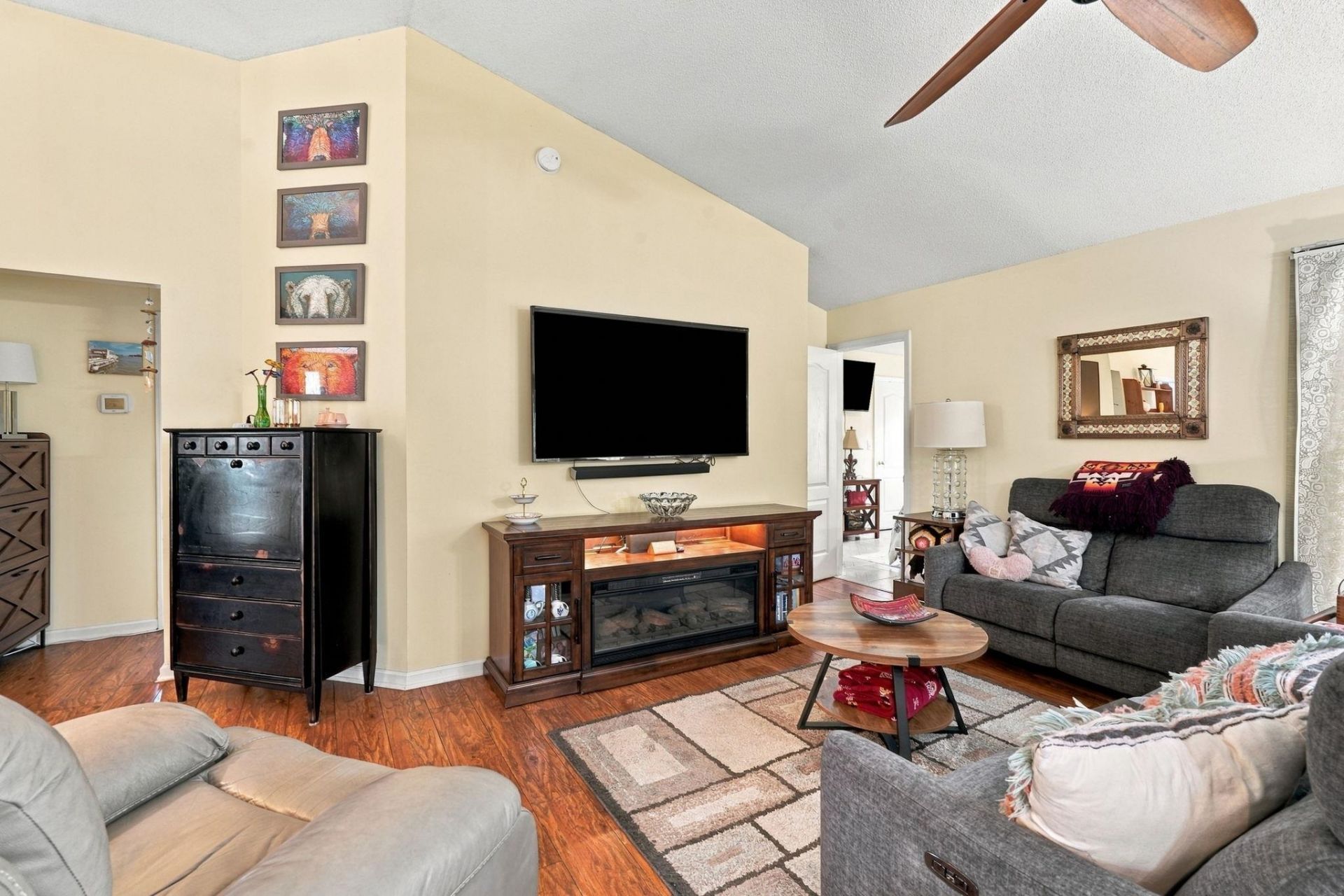 8002 Leeward Ln. Photo 15