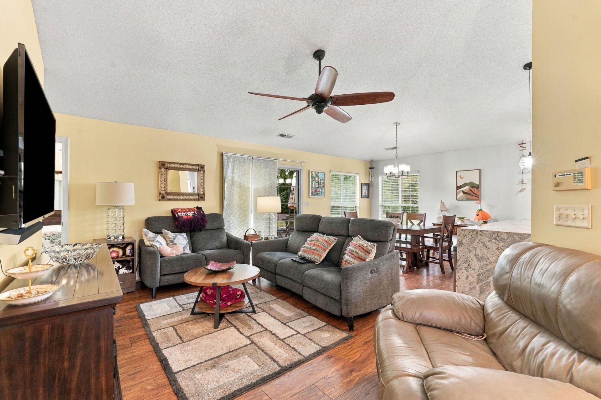 8002 Leeward Ln. Photo 17