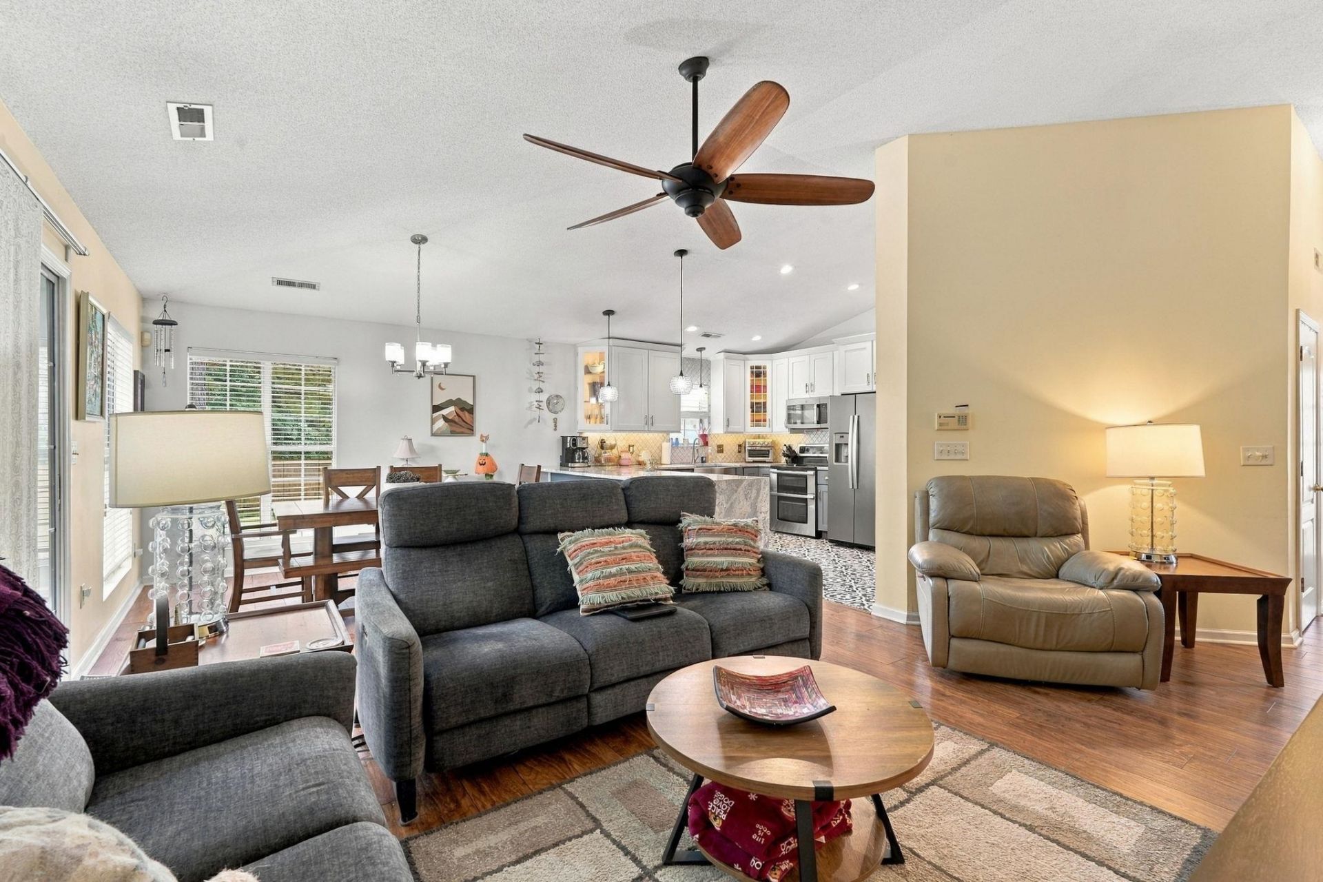 8002 Leeward Ln. Photo 18