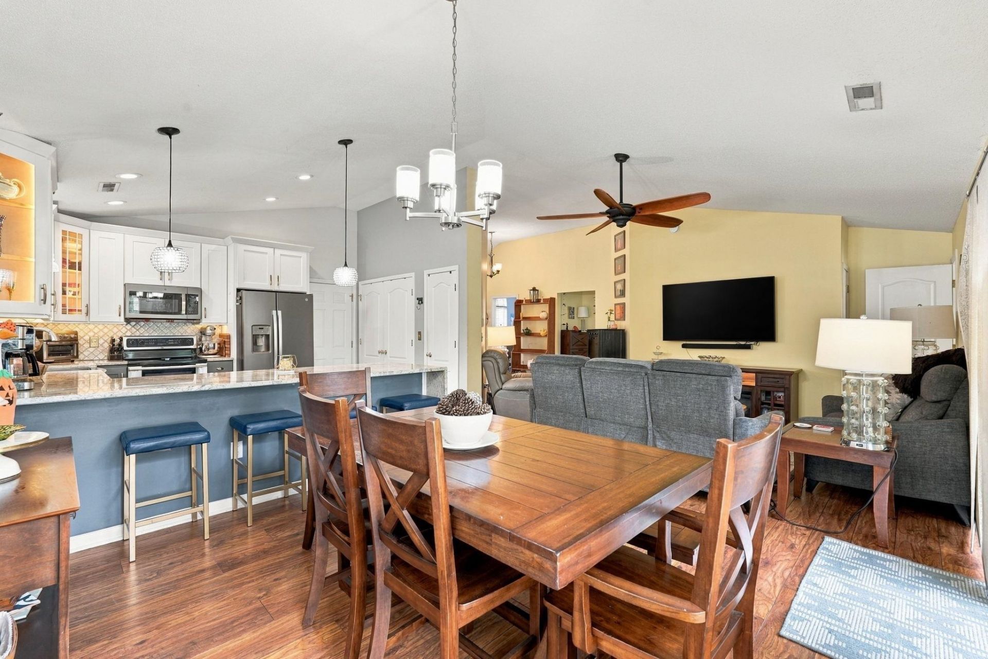 8002 Leeward Ln. Photo 19