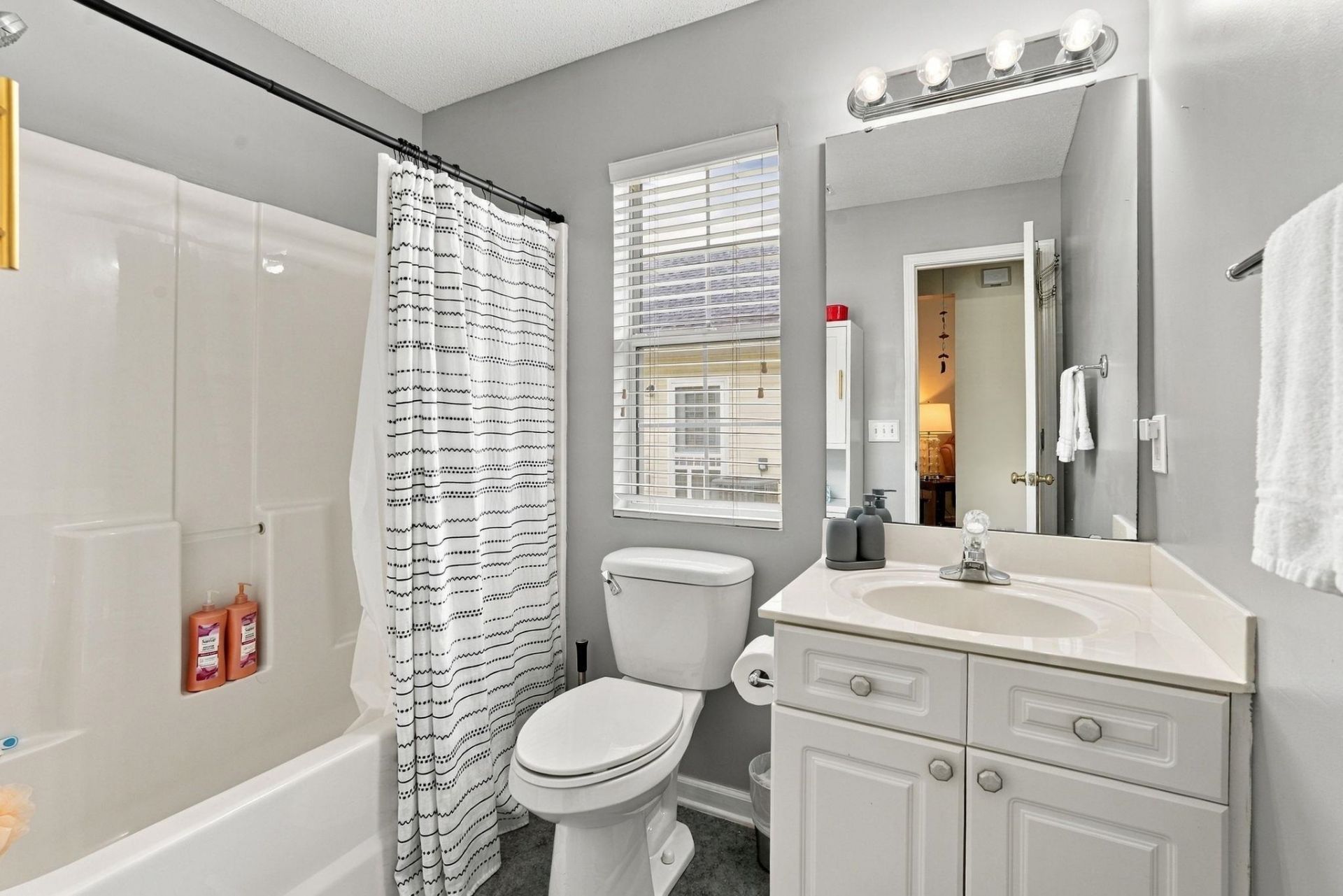 8002 Leeward Ln. Photo 21