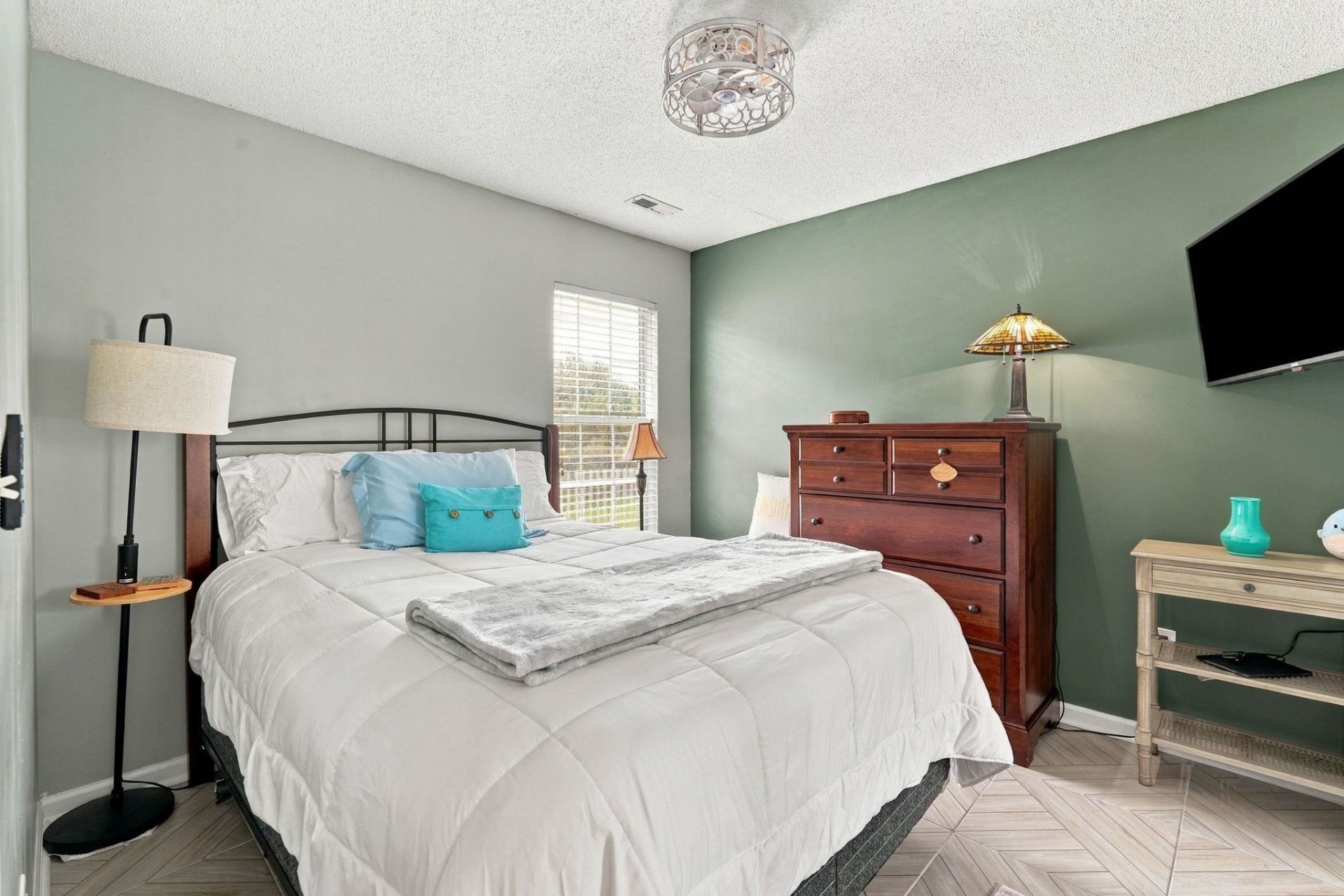 8002 Leeward Ln. Photo 22
