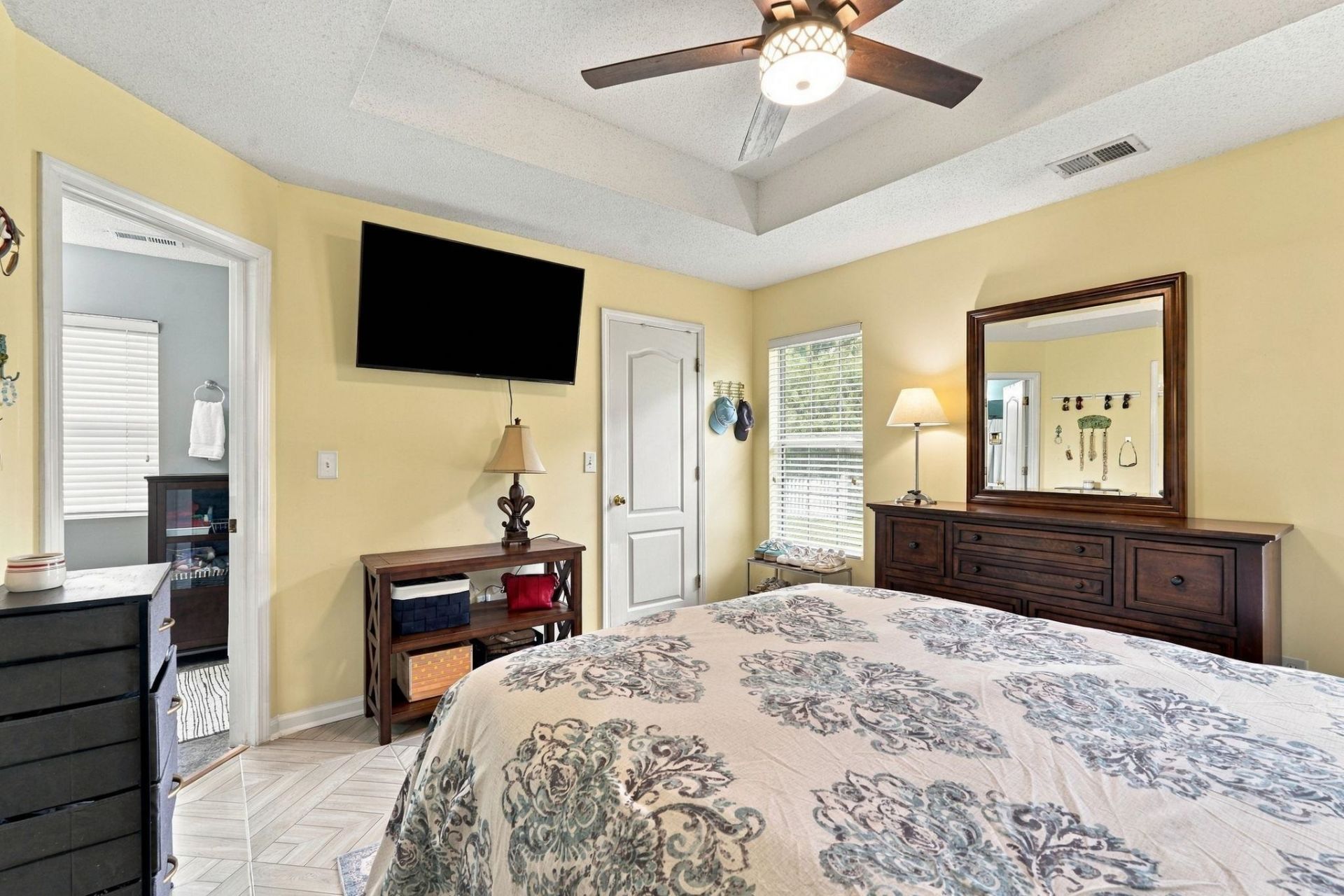 8002 Leeward Ln. Photo 25