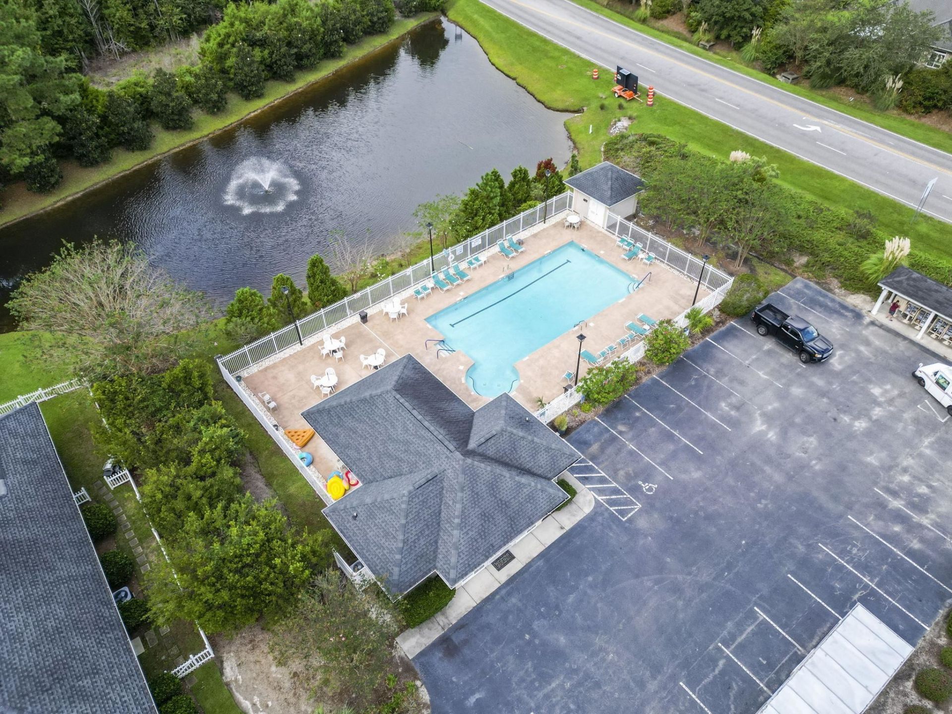 8002 Leeward Ln. Photo 45