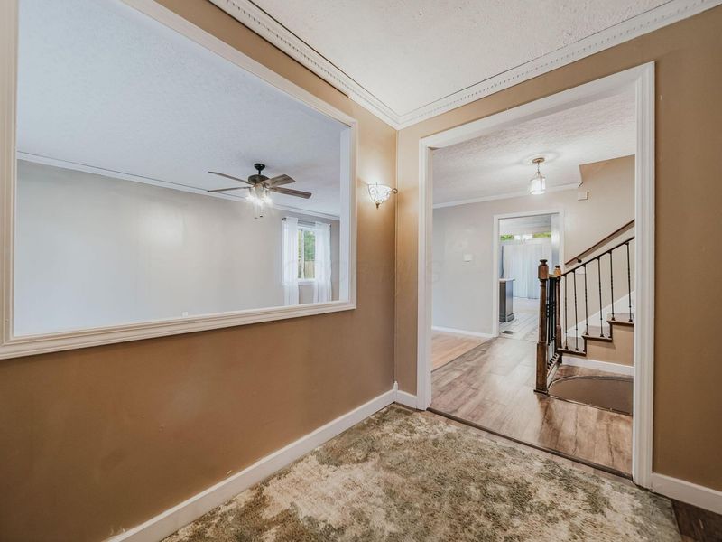 300 Dunbarton Road, Gahanna, OH 43230 Photo 4
