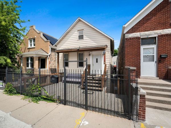 2237 S Oakley Avenue , Chicago, IL 60608