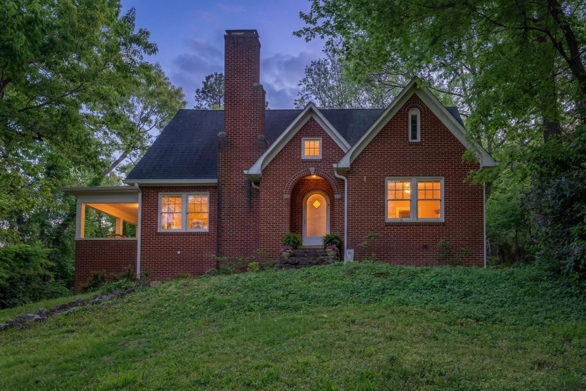 330 Tunnel Boulevard, Chattanooga, TN 37411 Main Photo