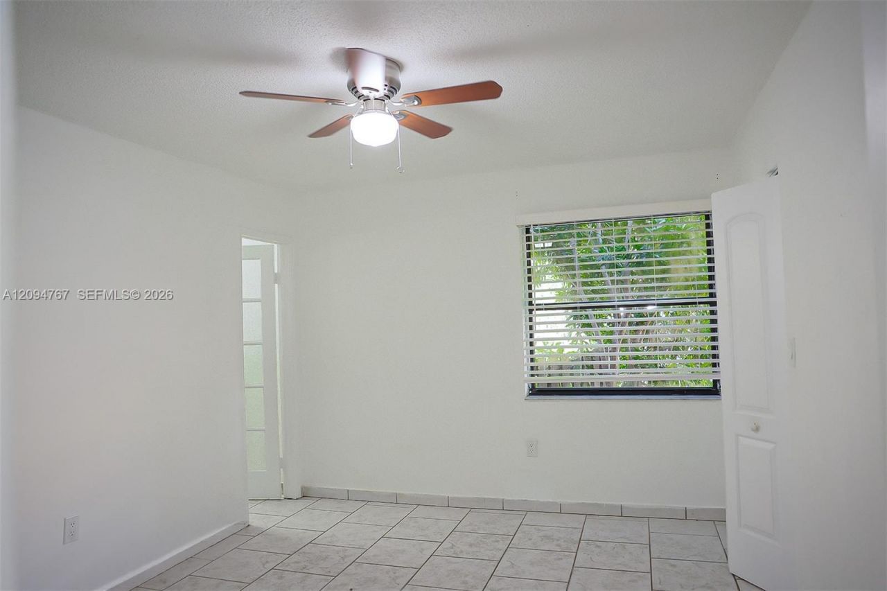 445 W Park Dr, Unit 102-4, Miami, FL 33172 Photo