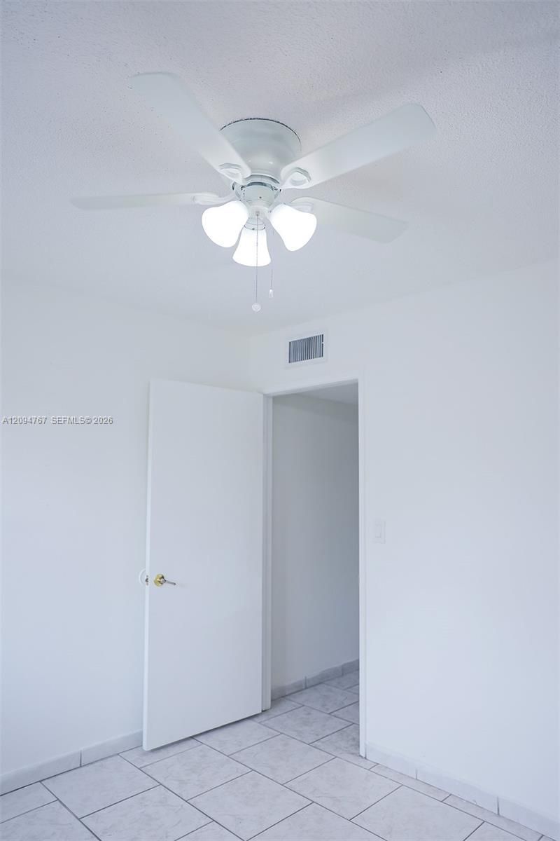 445 W Park Dr, Unit 102-4, Miami, FL 33172 Photo