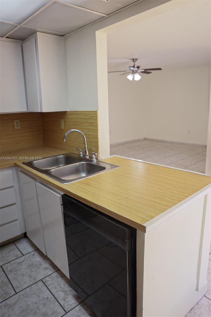 445 W Park Dr, Unit 102-4, Miami, FL 33172 Photo