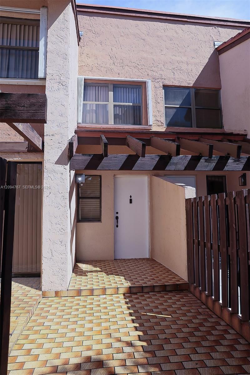 445 W Park Dr, Unit 102-4, Miami, FL 33172 Photo