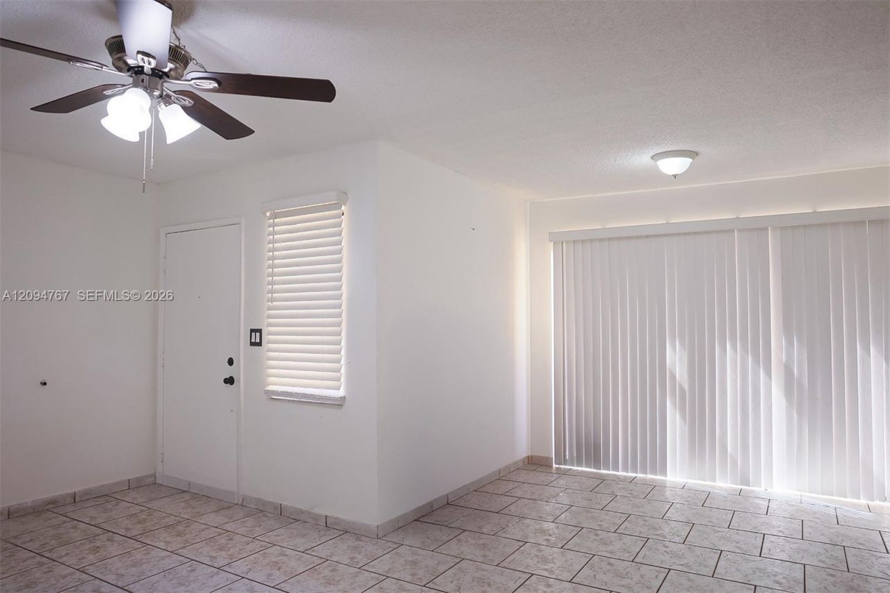 445 W Park Dr, Unit 102-4, Miami, FL 33172 Photo
