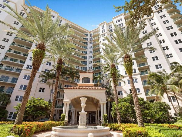 19900 E Country Club Dr , Unit 216, Aventura, FL 33180