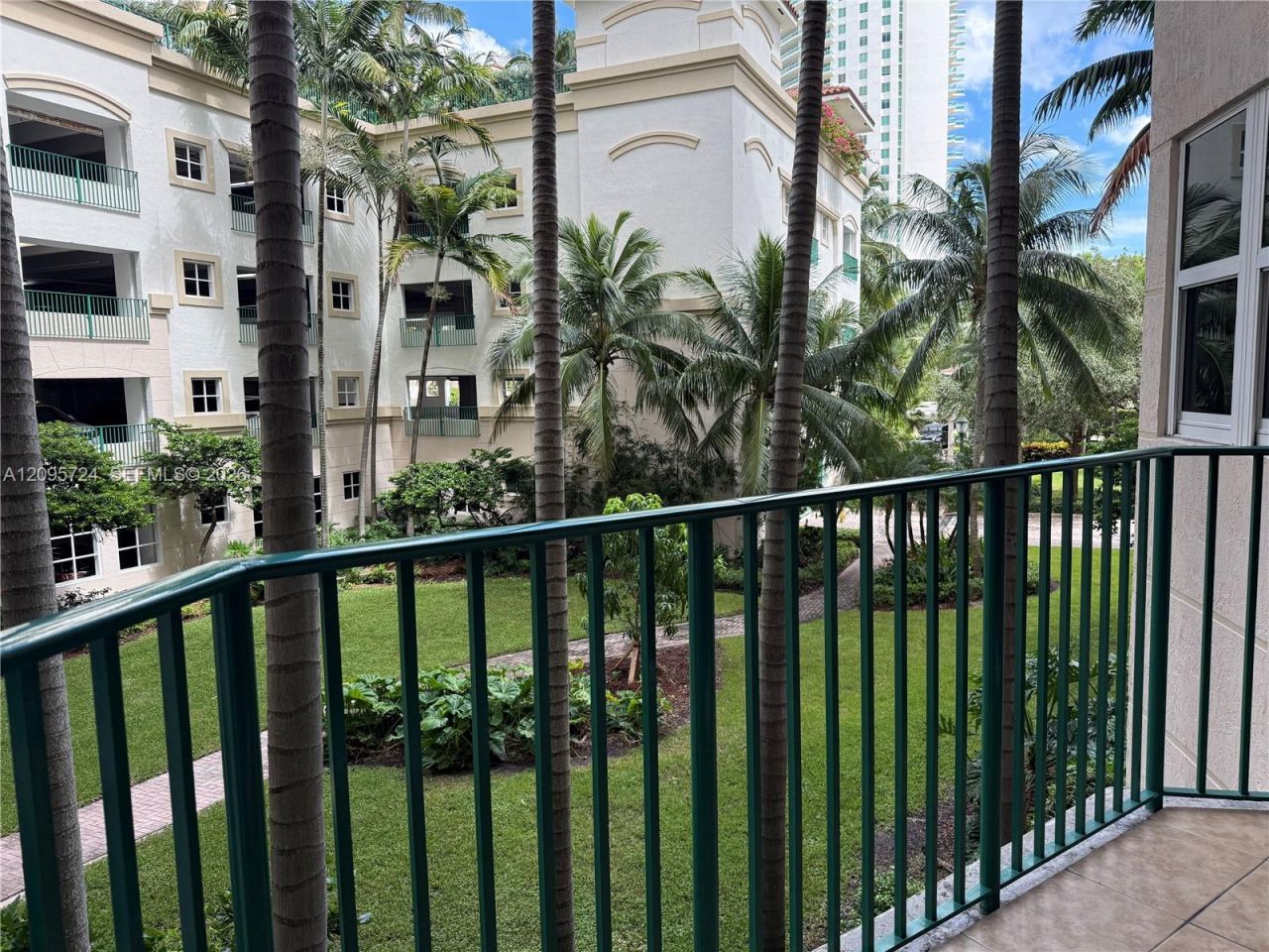 19900 E Country Club Dr , Unit 216, Aventura, FL 33180 Photo