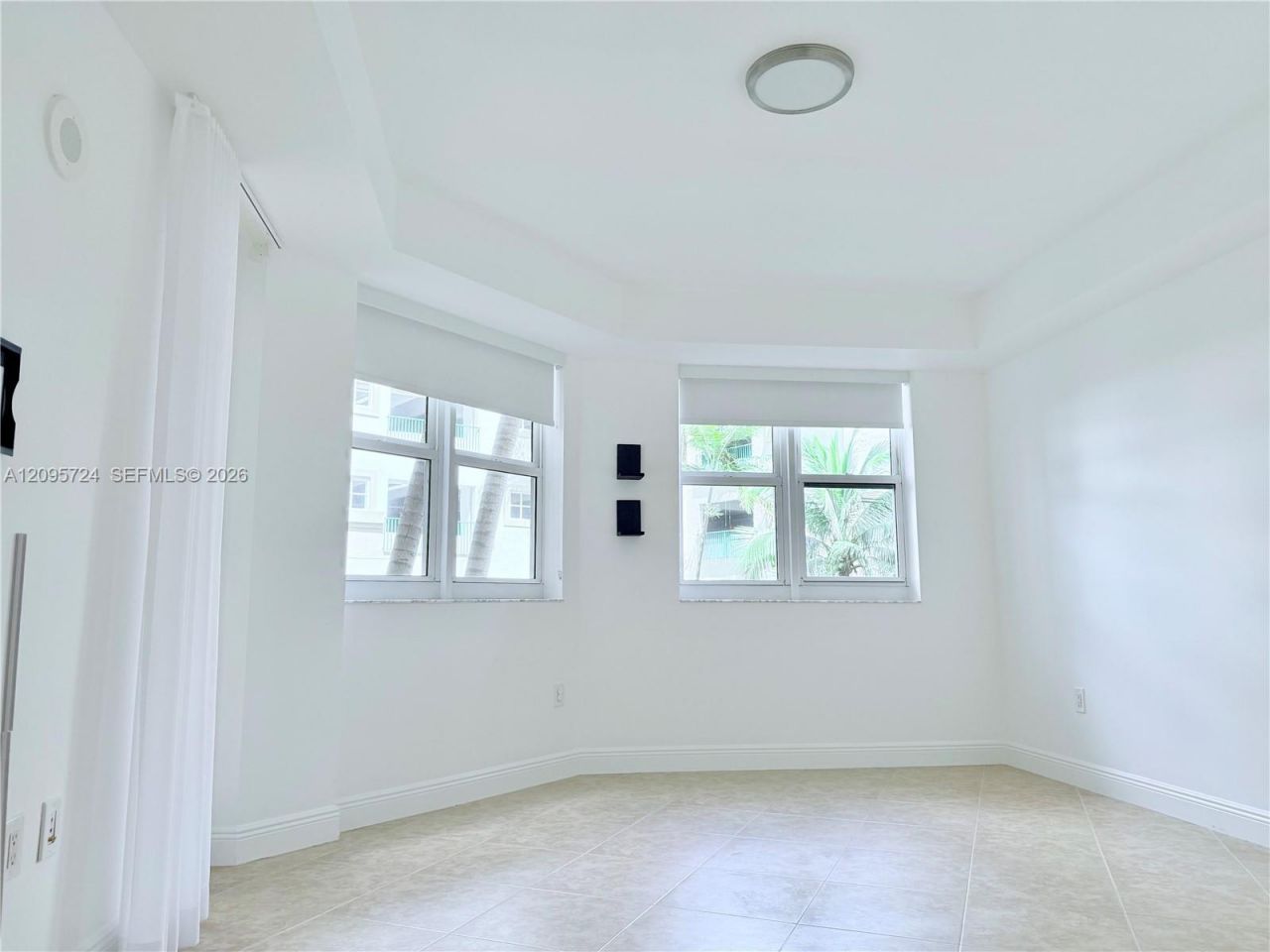 19900 E Country Club Dr , Unit 216, Aventura, FL 33180 Photo