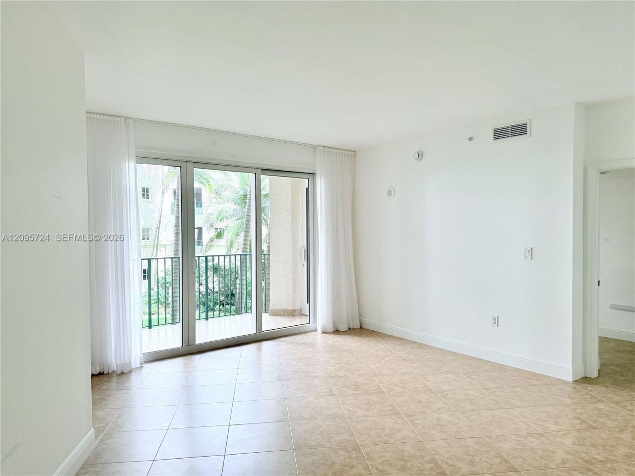 19900 E Country Club Dr, Unit 216, Aventura, FL 33180 Photo