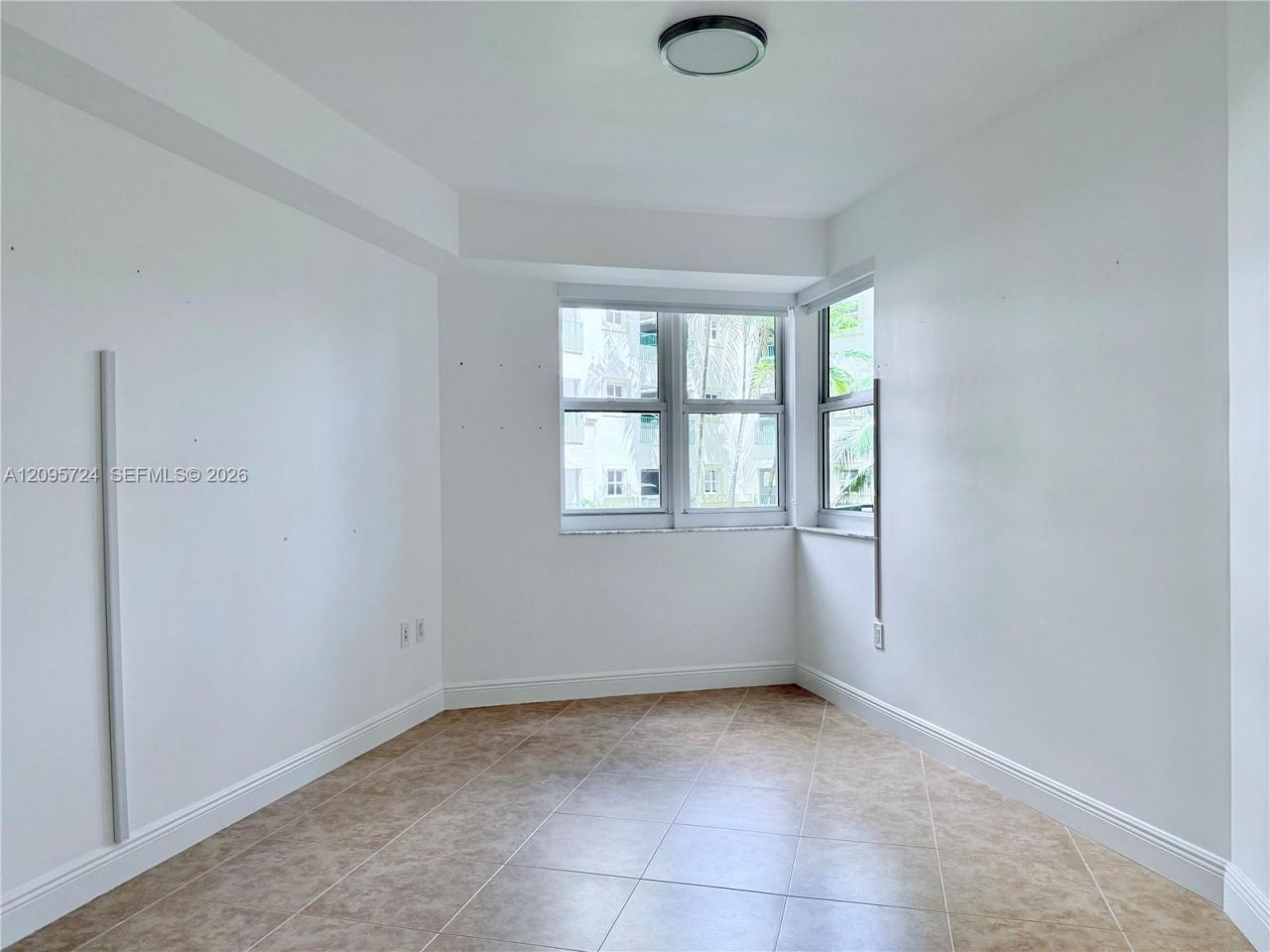 19900 E Country Club Dr , Unit 216, Aventura, FL 33180 Photo