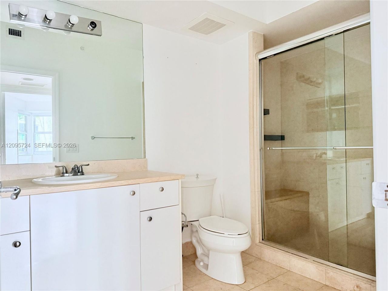 19900 E Country Club Dr , Unit 216, Aventura, FL 33180 Photo
