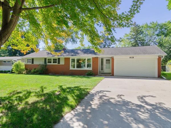919 MORRIS AVENUE, Green Bay, WI 54304